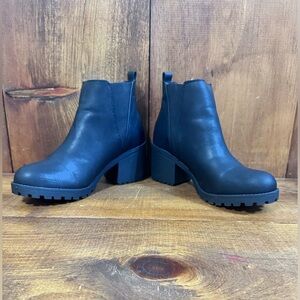 CHINESE LAUNDRY CHUNKY ANKLE BOOTS